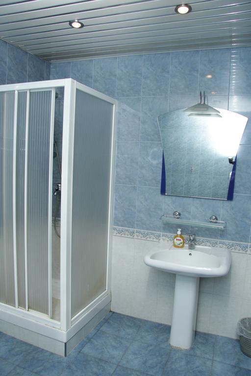יירבאן Rafael Hostel מראה חיצוני תמונה