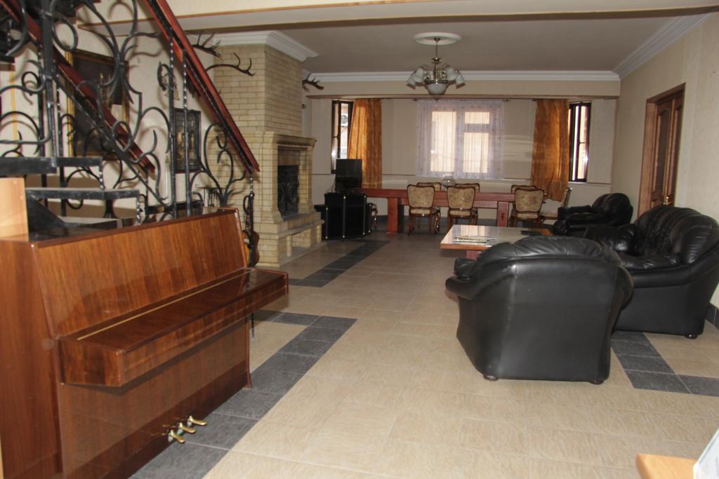 יירבאן Rafael Hostel מראה חיצוני תמונה