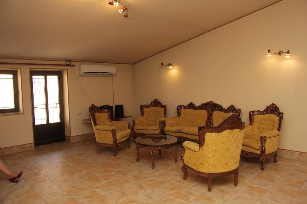 יירבאן Rafael Hostel מראה חיצוני תמונה