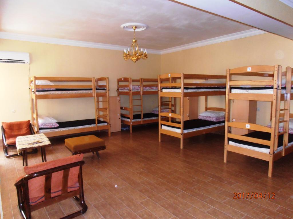 יירבאן Rafael Hostel מראה חיצוני תמונה