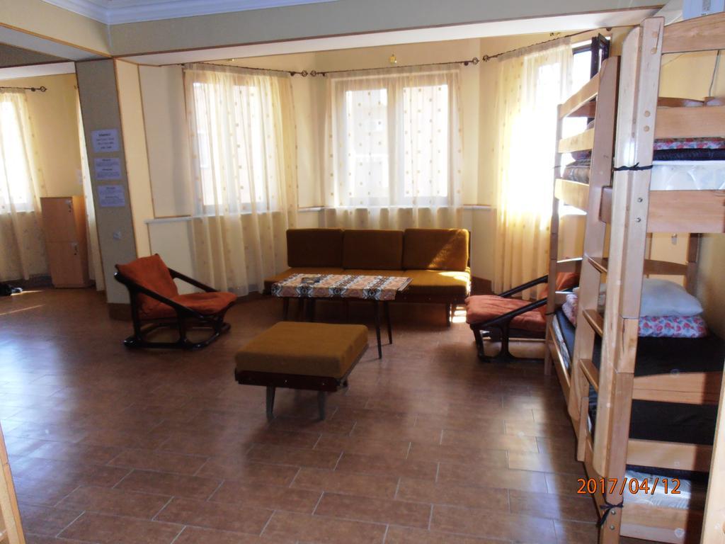 יירבאן Rafael Hostel מראה חיצוני תמונה