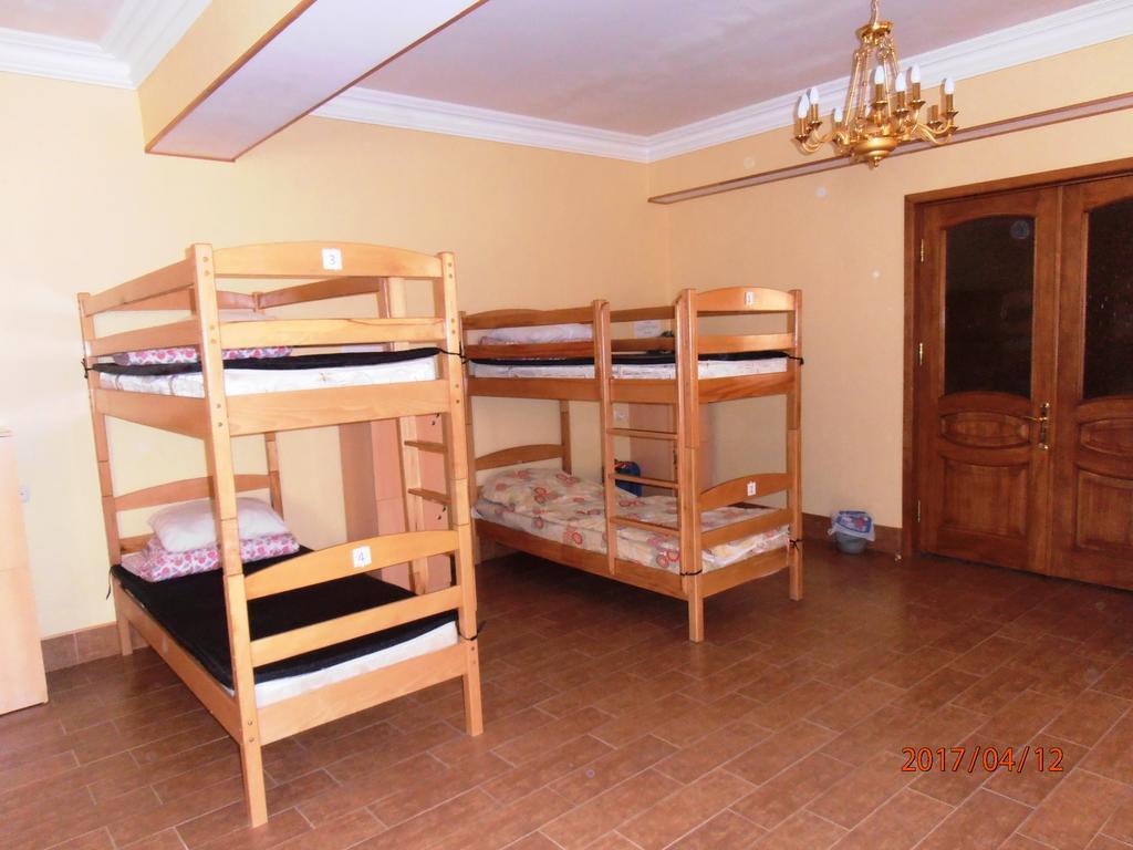 יירבאן Rafael Hostel מראה חיצוני תמונה
