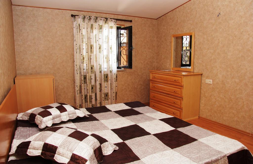 יירבאן Rafael Hostel מראה חיצוני תמונה
