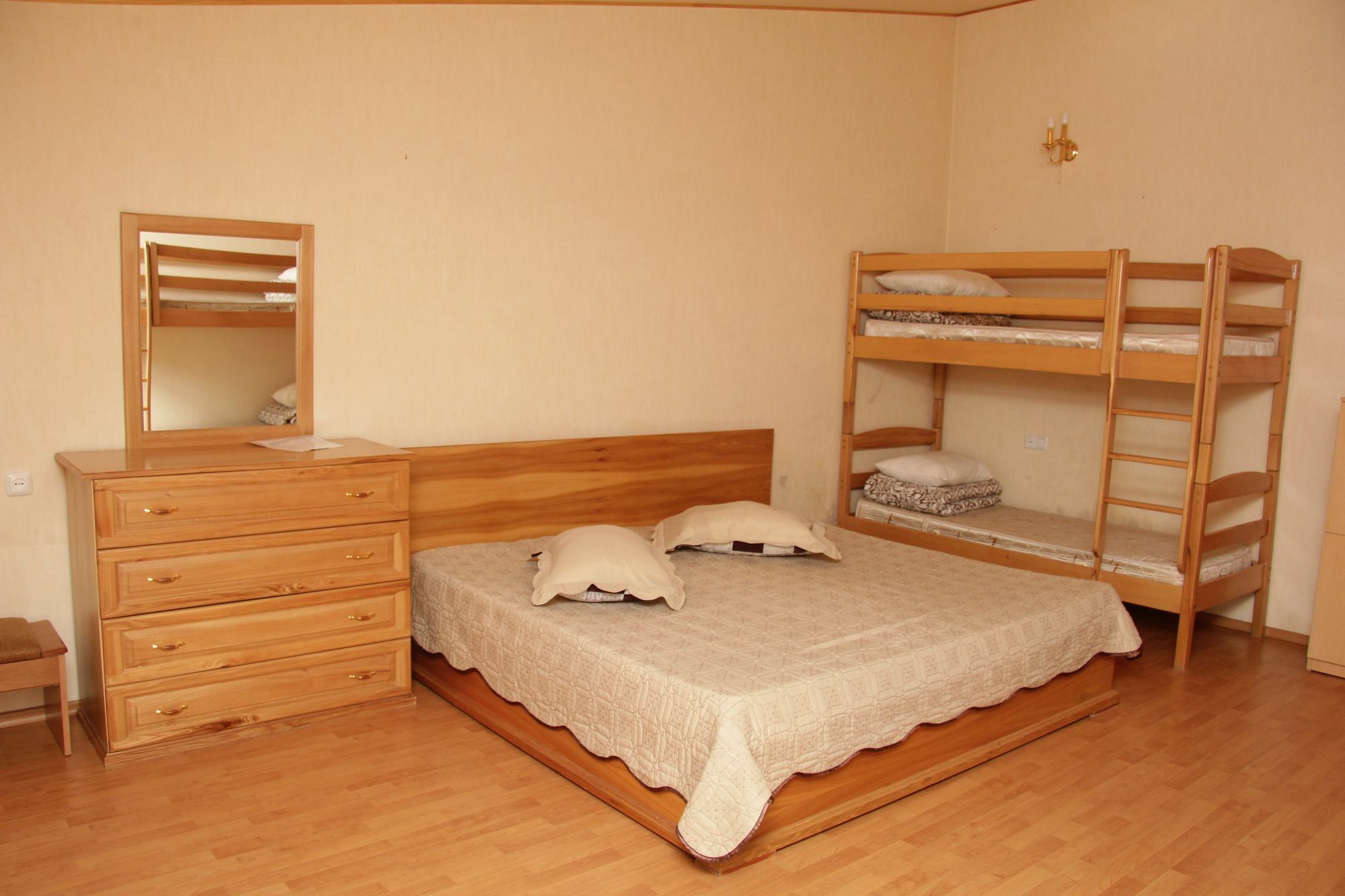 יירבאן Rafael Hostel מראה חיצוני תמונה